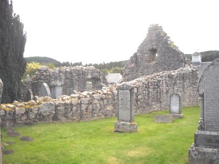 File:Crathie Kirk ruins and graveyard nr Balmoral Aberdeenshire.jpg