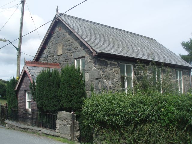 File:Former chapel Rhos y gwaliau.jpg
