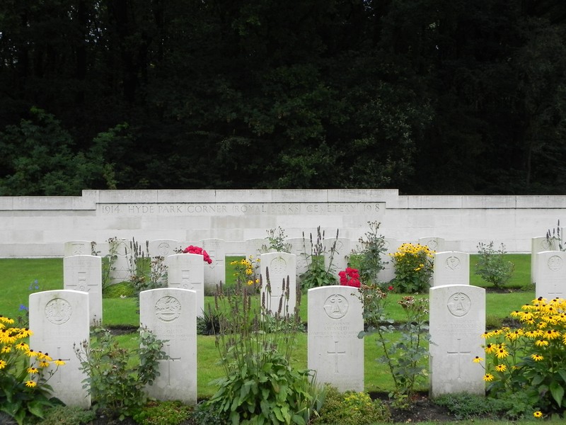 File:Hyde Park Corner (Royal Berks) Cemetery, Comines-Warneton, Hainaut, Belgium..jpg