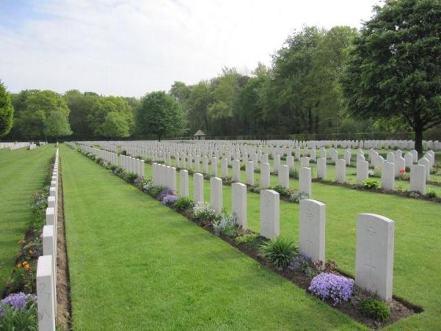 File:Retchswald War Cemetery 1 -David B.jpg